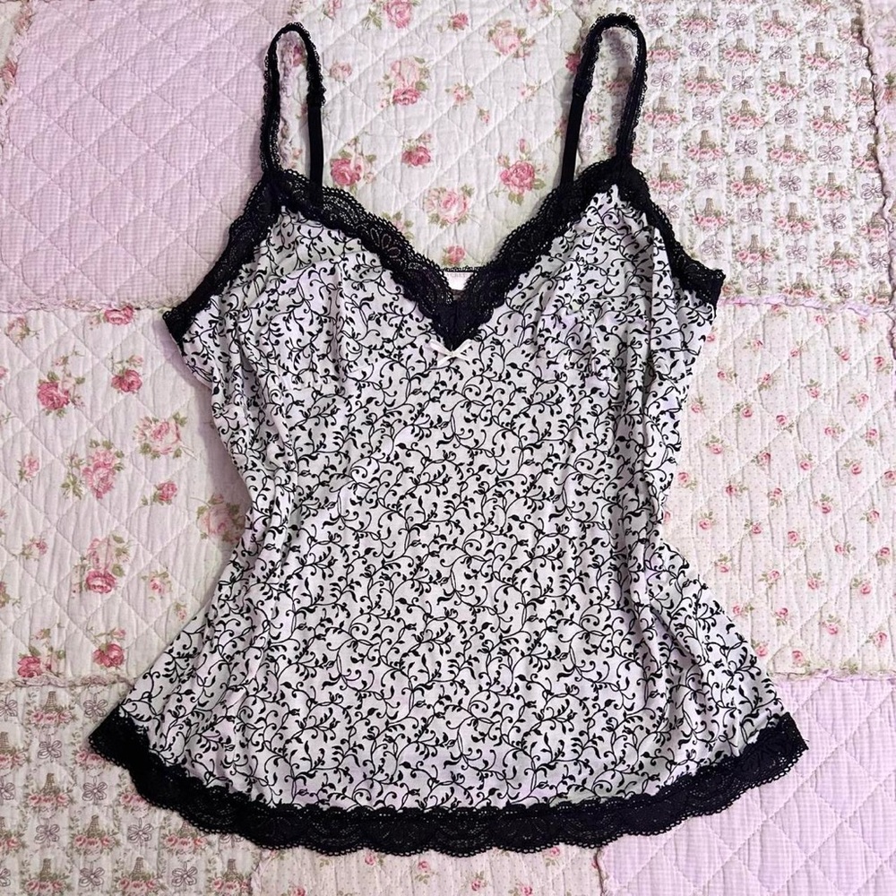 ✿ super pretty black & white floral Victoria’s Secret Angels collection lace top